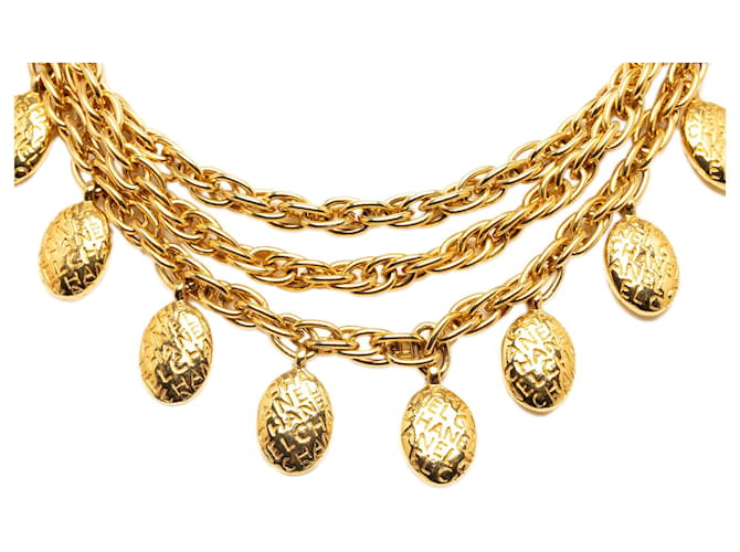 Colar Chanel Gold CC Medalhão Dourado Metal Banhado a ouro  ref.1218652