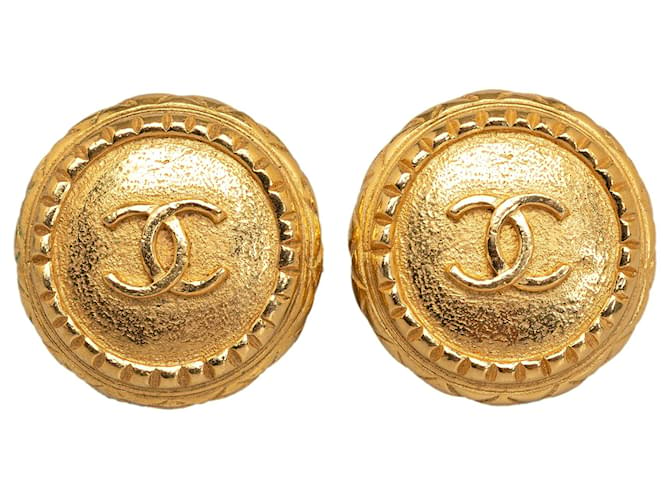 Chanel Gold CC Clip On Earrings Golden Metal Gold-plated  ref.1218664