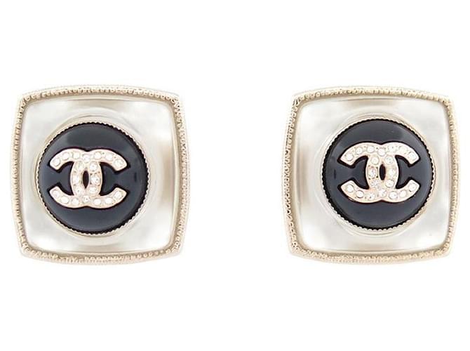 NEUF BOUCLES D'OREILLES CHANEL CARRE LOGO CC & STRASS METAL DORE EARRING Métal Doré  ref.1218705