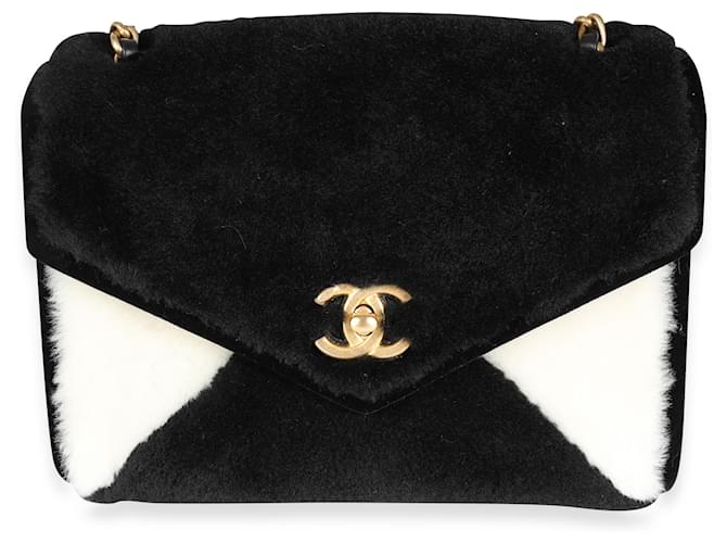 Timeless Bolso pequeño con solapa individual de piel de oveja en blanco y negro de Chanel  ref.1220012