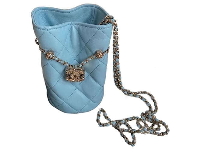 Chanel Bolsas Azul Couro  ref.1220439