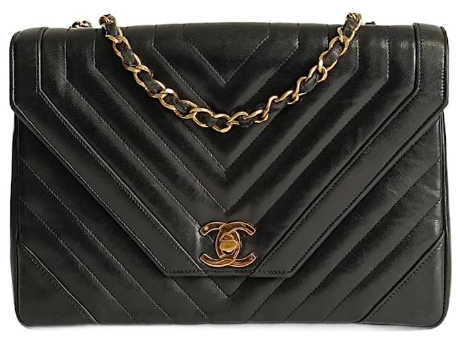 Chanel Bolsa de ombro vintage Chanel em couro preto com ponto em V  ref.1220787