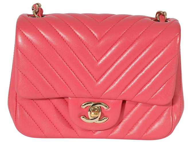 Classique Mini sac à rabat Chanel Chevron en cuir d'agneau rose  ref.1220945