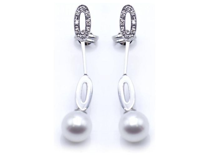 Autre Marque Orecchini lunghi in oro bianco e perle. Argento