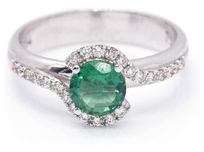 Autre Marque WHITE GOLD, Emerald and Diamond Ring. Silvery Green  ref.1222010