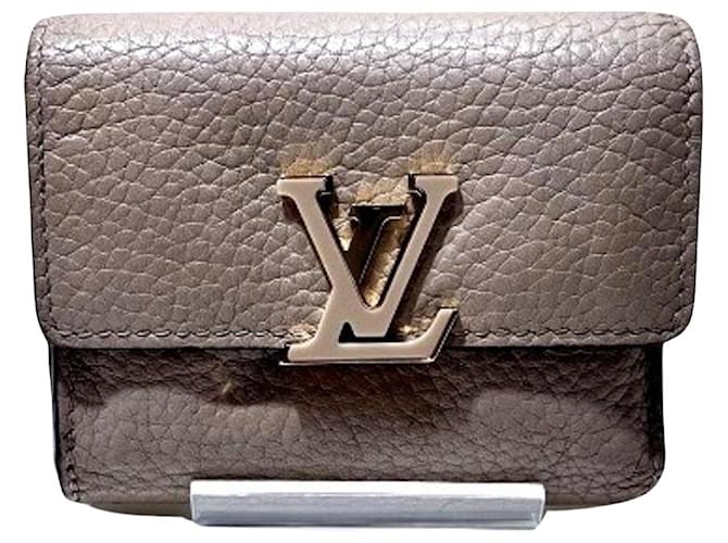 Louis Vuitton Capucines Grey Leather  ref.1222038