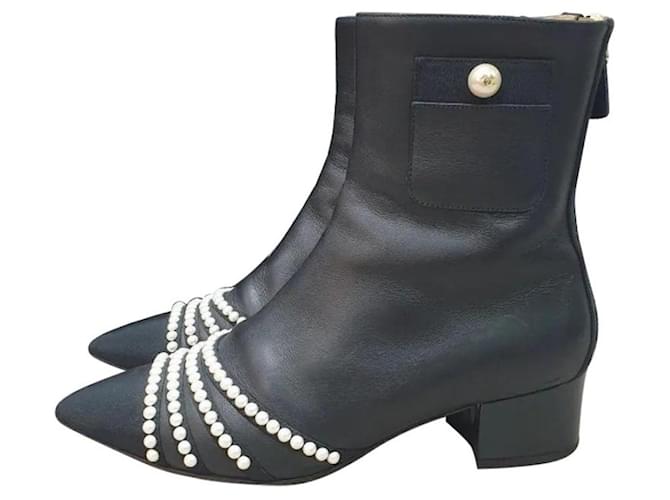 Chanel Chambon Black Leather Ankle Boots  ref.1222695