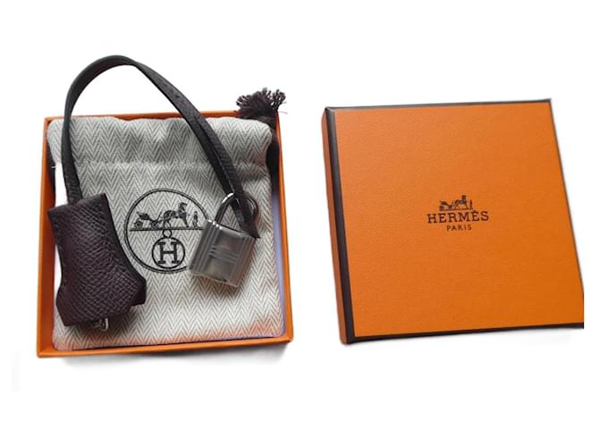 clochete , novo zíper e cadeado Hermès para bolsa de pó Hermès Cinza Aço  ref.1222702