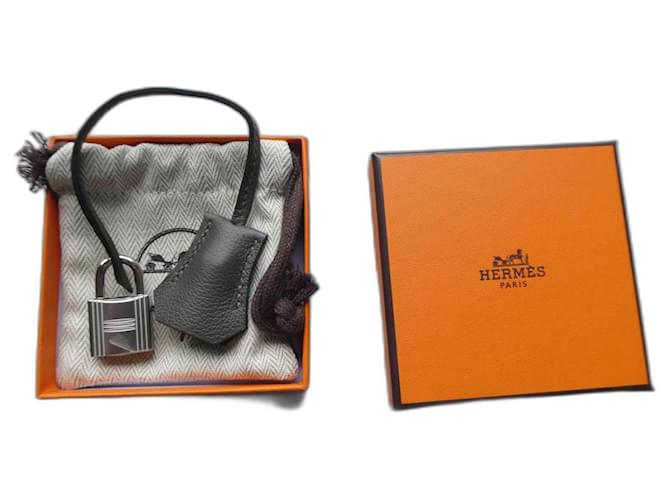 clochette , nuova cerniera e lucchetto Hermès per la borsa per la polvere Hermès Grigio Acciaio  ref.1222703