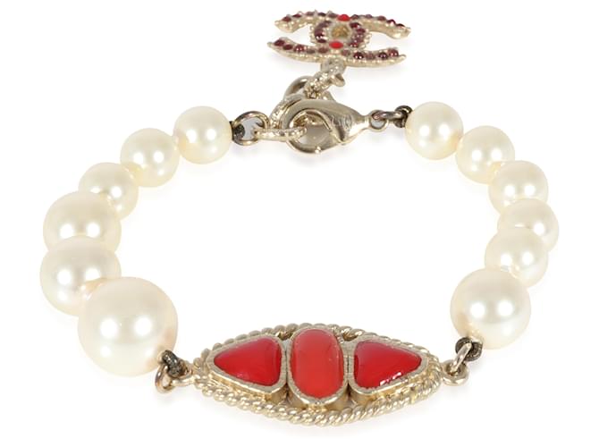 Chanel-Armband mit Kunstperlen und rotem Gripoix CC  ref.1222834