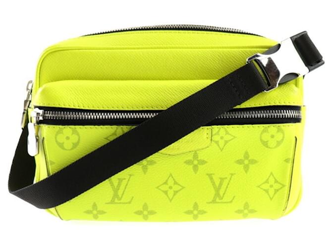 Louis Vuitton Outdoor Green Leather  ref.1223021