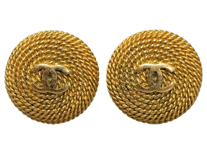 Chanel Gold CC Clip On Earrings Golden Metal Gold-plated  ref.1224267