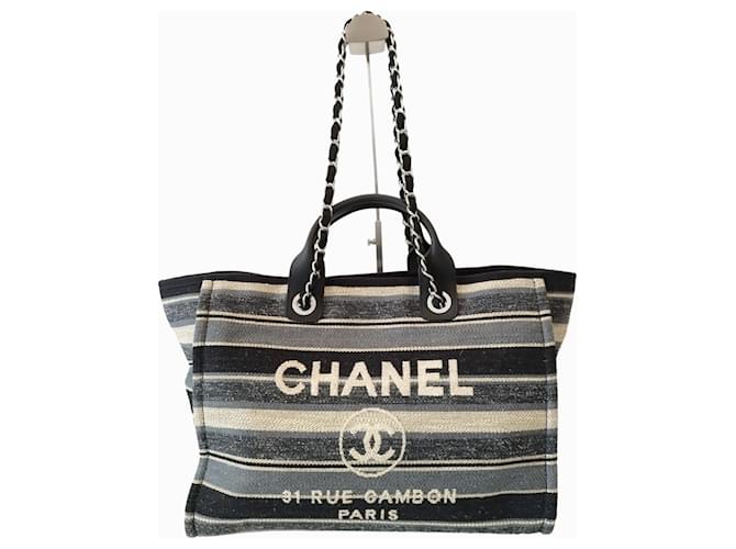 Borsa tote Chanel Deauville in tela a righe blu navy  ref.1224996