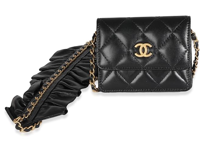 Porta-cartões Chanel preto acolchoado em pele de cordeiro com babados e corrente Couro  ref.1225205