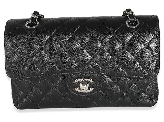 Timeless Bolsa Chanel Black Acolchoada Caviar Pequena Clássica Forrada com Aba Preto Couro  ref.1225285