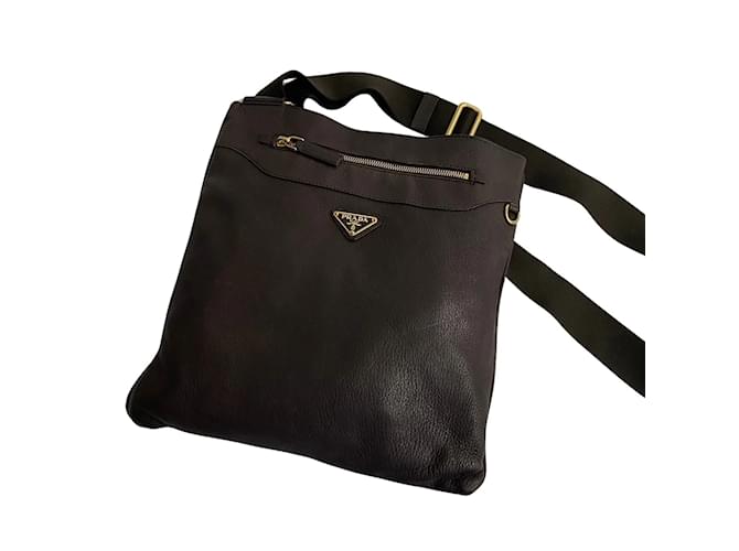 Borsa a tracolla in pelle Prada in ottime condizioni Marrone  ref.1225539