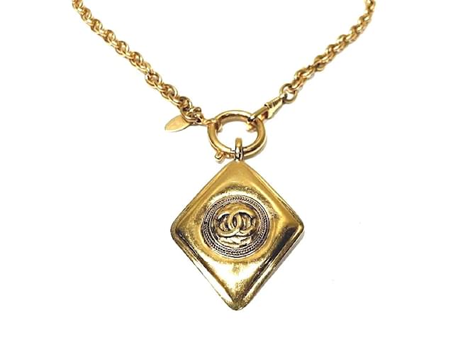 Chanel Collar con colgante CC con marco de diamantes Dorado Metal  ref.1225565