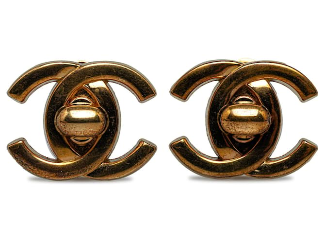 Boucles d'oreilles à clip Chanel Gold CC Turn Lock Métal Plaqué or Doré  ref.1225692