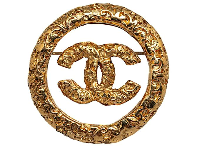 Chanel Gold CC Brosche Golden Metall Vergoldet  ref.1225706