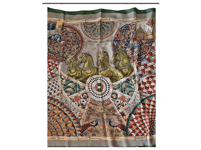 Pañuelo Hermès Trophees De Venise de seda verde oliva