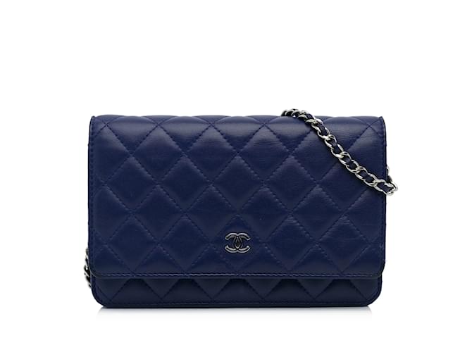 Wallet On Chain CHANEL Handtaschen Geldbörse mit Kette Zeitlos/klassisch Blau Leder  ref.1226722
