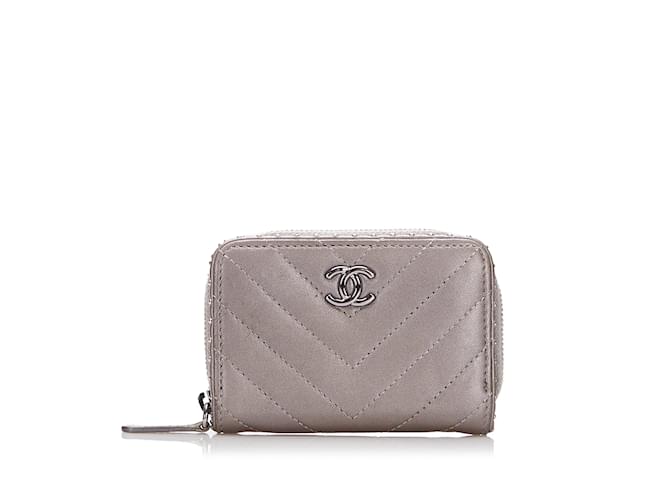 CHANEL Clutch bags Timeless/classique Grey Leather  ref.1226767