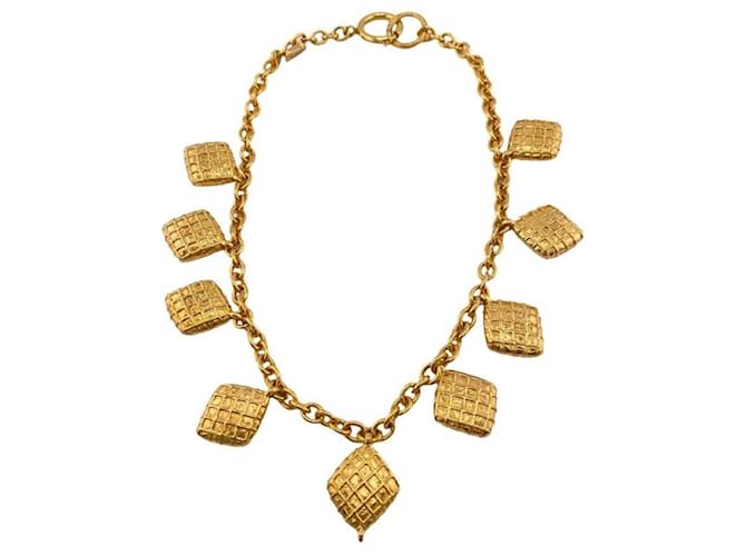 Timeless Chanel Dourado Banhado a ouro  ref.1227426