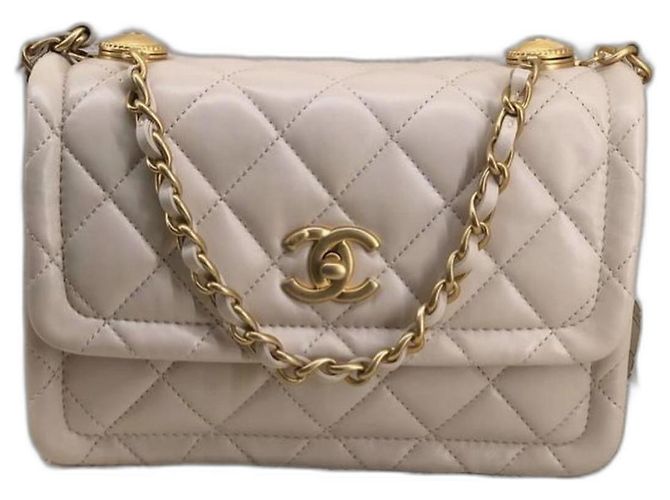 Le Boy Bolsa Chanel Boy em couro brilhante rosa e creme Bege Cru