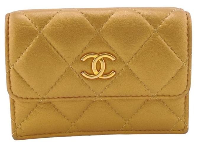 Chanel Matelassé Golden Leder  ref.1227645