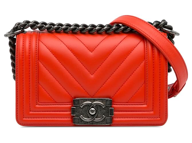 Chanel Rote kleine Chevron Boy Flap Bag Leder  ref.1227865