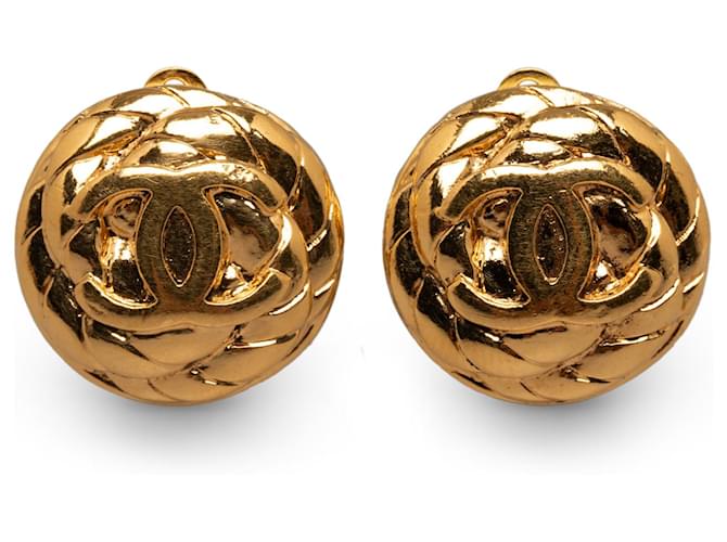 Chanel Gold CC Clip On Earrings Golden Metal Gold-plated  ref.1227887
