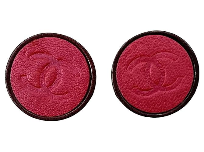 Pendientes de clip con logo de imitación de cuero rojo Chanel para mujer redondos Roja  ref.1228172