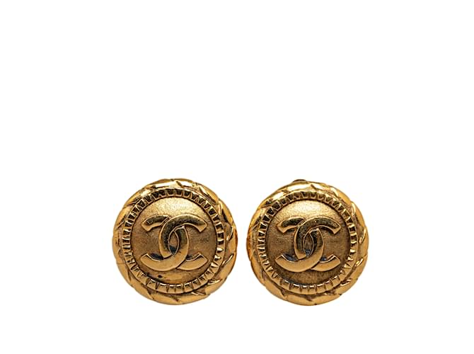Boucles d'oreilles à clip Chanel CC dorées Plaqué or  ref.1228239