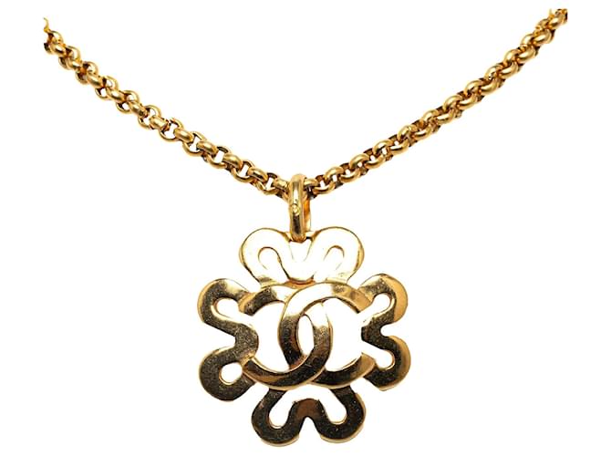 Gold Chanel CC Pendant Necklace Golden Yellow gold  ref.1228242