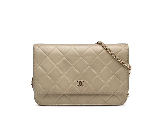 Wallet On Chain Portefeuille classique Chanel doré sur sac à bandoulière chaîne Cuir  ref.1228244