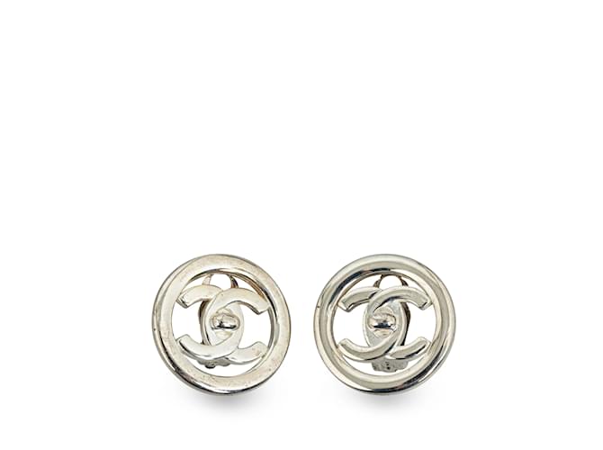 Boucles d'oreilles clips Chanel CC Turn Lock argentées  ref.1228272