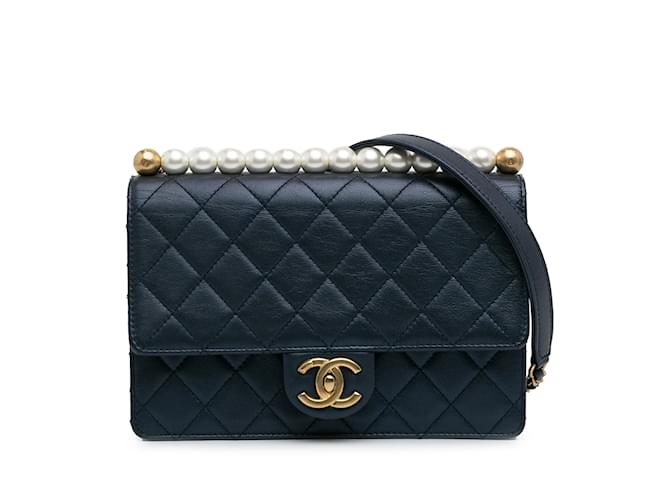 Blaue Chanel Medium Chic Pearls Flap Bag Leder  ref.1228290