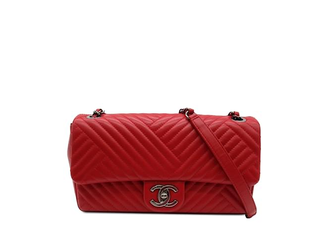Bolso bandolera rojo Chanel CC Chevron de piel de cordero Roja Cuero  ref.1228330