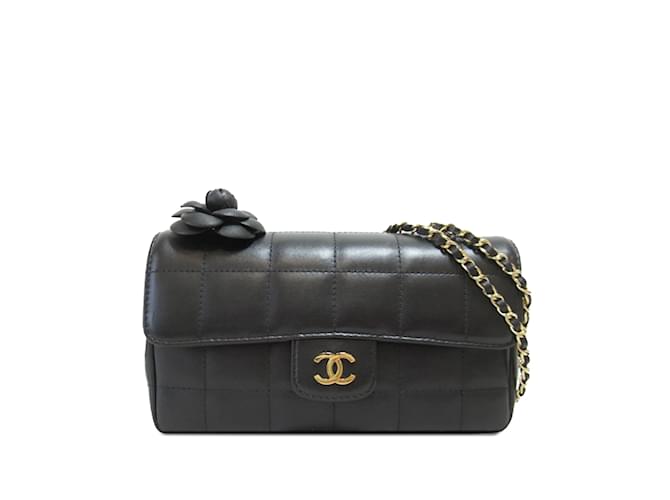 Bolso bandolera con solapa y barra Choco de piel de cordero Camelia de Chanel negro Cuero  ref.1228491