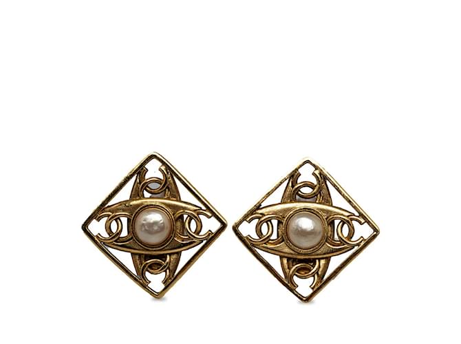 Chanel CC Square Pearl Clip On Earrings Golden Metal  ref.1228718