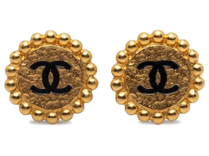 Chanel Gold CC Clip On Earrings Golden Metal Gold-plated  ref.1228779
