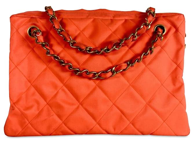 Bolsa de ombro Chanel laranja acolchoada em nylon Pano  ref.1228800