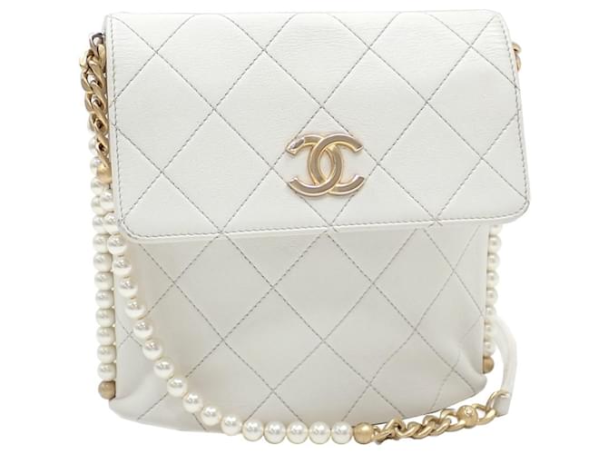 Classique Chanel Cuir Blanc  ref.1230014