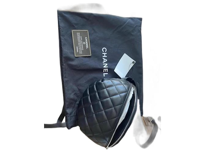 Chanel bum bag Black Leather  ref.1231397