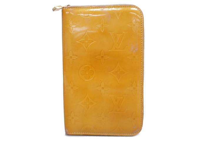 Louis Vuitton Zippy Wallet Vertical Beige Patent leather  ref.1231600