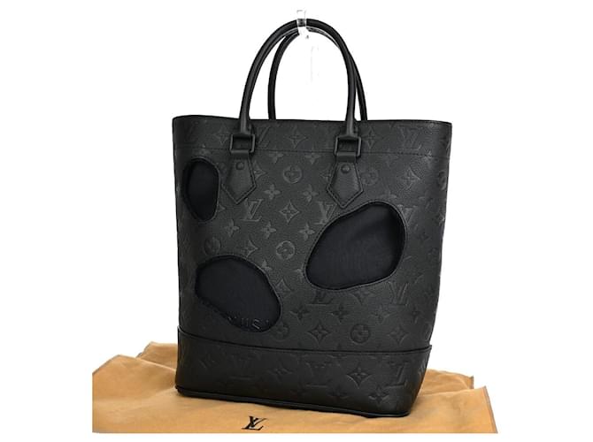 Louis Vuitton Holes Black Cloth  ref.1232042