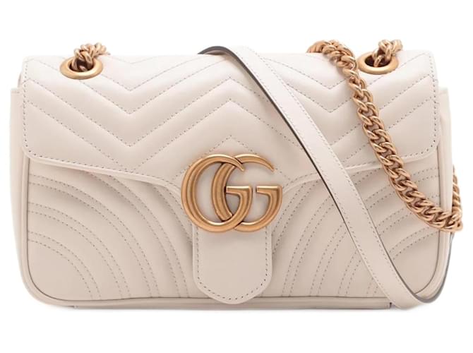 Gucci Bolsa pequena com aba de couro Chevron GG Marmont branca Branco  ref.1232359