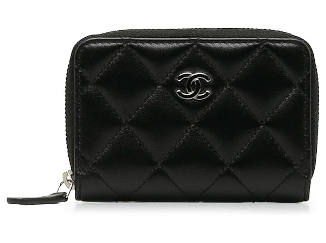 Monedero Chanel de piel de cordero acolchado negro Cuero  ref.1232863