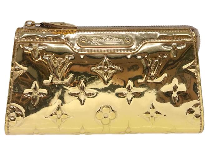 Bolsa cosmética Louis Vuitton Dourado Couro envernizado  ref.1233492