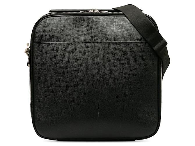 Louis Vuitton Taiga Tura Messenger Bag M30762 Leather  ref.1233724